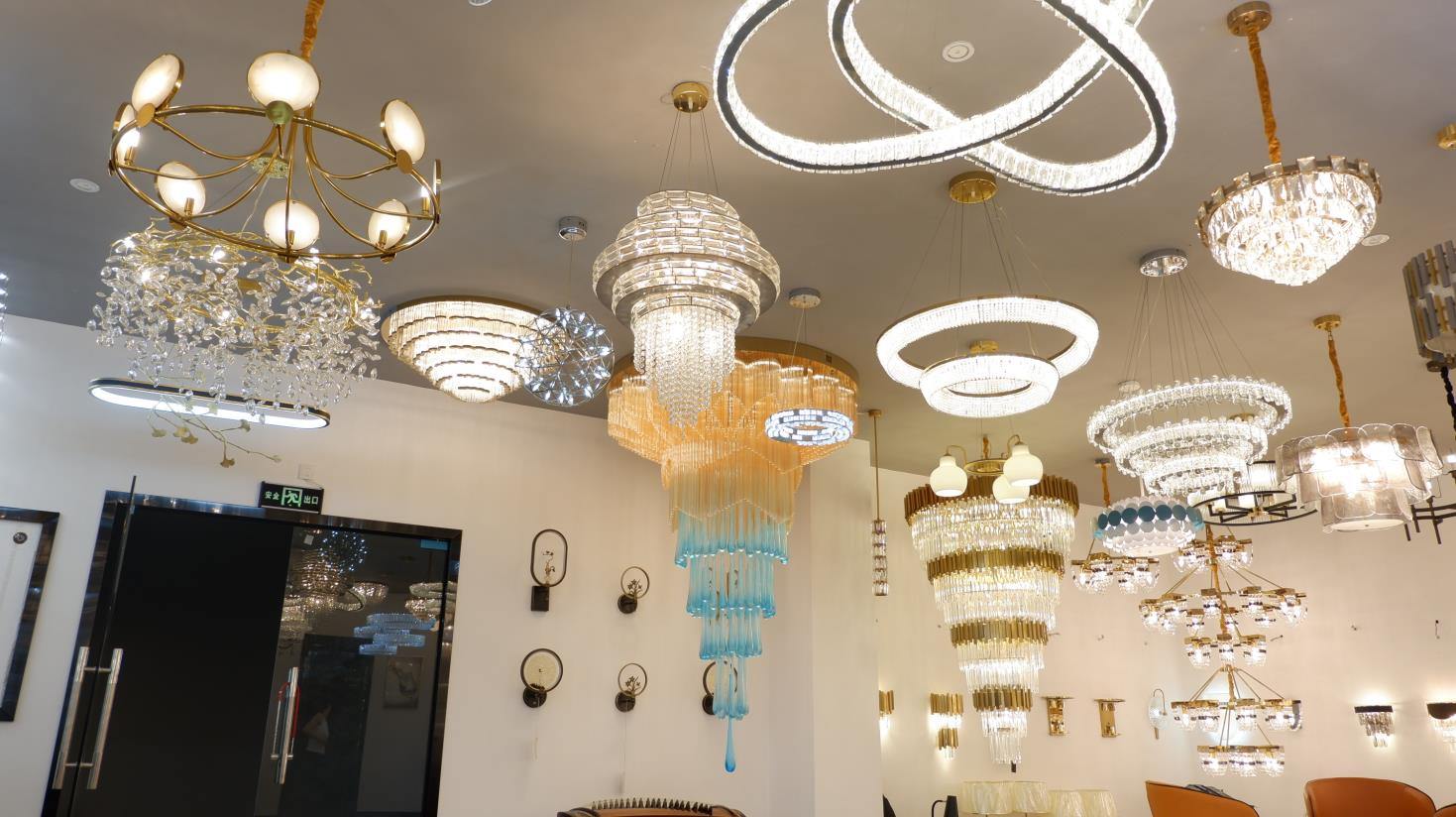 GoodLife Lighting showroom product display ceiling chandelier pendant lighting