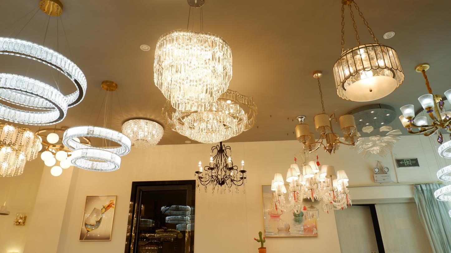 GoodLife Lighting showroom product display ceiling chandelier pendant lighting